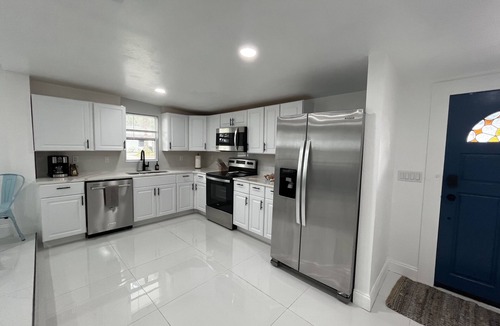 Edgewater House | Palmetto Breeze-Coastal Retreat, Pet Friendly! Complete Refresh