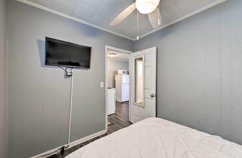 Thomas Drive Condo | Panama City Beach Condo: Pool & Beach Access!