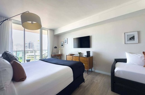 Coconut Grove Apartment | Panoramic Studio Suite with Bay & City Views