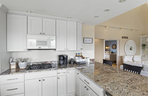 Rushville House | Panoramic Views from All 3 Floors - Sleeps 9 - Perfect for Groups & Families