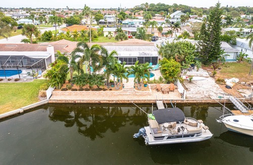 Flor-a-mar House | Paradise on the Gulf! FREE pontoon boat use and salt water pool.
