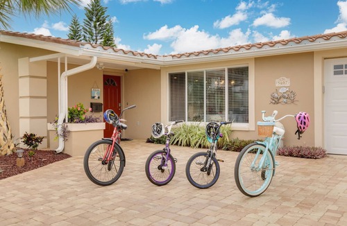 Flor-a-mar House | Paradise on the Gulf! FREE pontoon boat use and salt water pool.