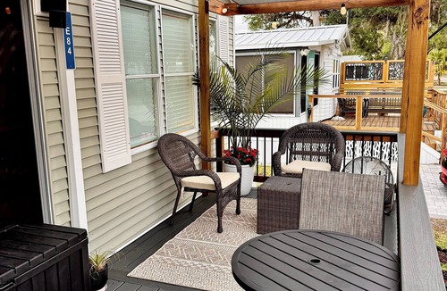 Venice House | Paradise Palms Cozy 2BR Tiny Home + Resort Perks Near Venice Bench