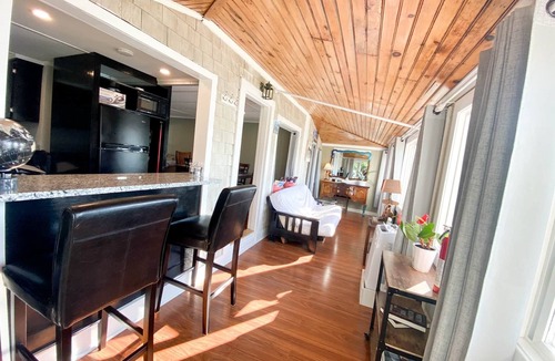 Onset Bed & Breakfast | Park View ROOM @ Compound *E-Bike-Hot Tub -Boats