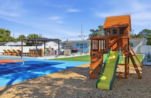 Bayshore Gardens House | Pastel Palms - Sport Court - Pool - Hot Tub - Bar