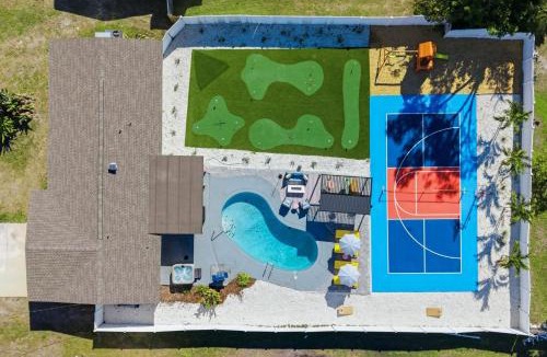 Bayshore Gardens House | Pastel Palms - Sport Court - Pool - Hot Tub - Bar