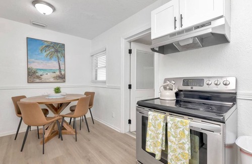 Pinellas Park House | Paws & Play | Pet-Friendly Pool Home Near Beaches