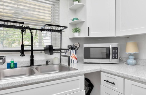 Pinellas Park House | Paws & Play | Pet-Friendly Pool Home Near Beaches
