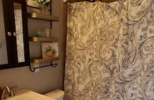 Town of Hastings House | Peaceful 2-bedroom town house with fireplace