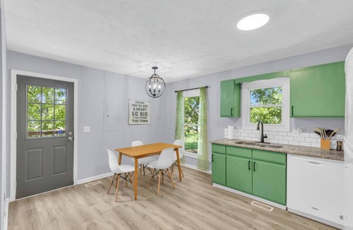 Parker House | Peaceful 2BR | King Bed | Near DT Greenville