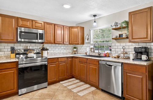 Bushnell Cottage | Peaceful Cottage Near Trails & River