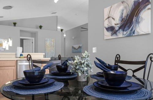 Tivoli Manor House | Peaceful Escape with Sunny Pool Deck