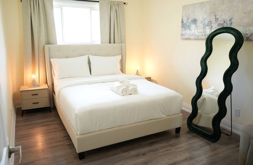 Kitchener House | Peaceful Kitchener Getaway 5BR Home w/BBQ & Modern Kitchen