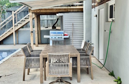 Kitchener House | Peaceful Kitchener Getaway 5BR Home w/BBQ & Modern Kitchen