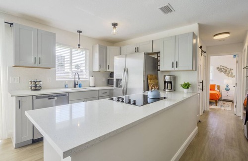 Dunedin Condo | Peaceful Locale King Beds 1 Mile 2 Honeymoon Isle 3 Miles 2 Downtown