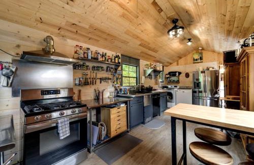 Sylva House | Peaceful Multi-Unit Retreat Offers The Perfect Blend Of Comfort And Nature On A Scenic Ridge Beside The Tuckasegee Sylva North Carolina