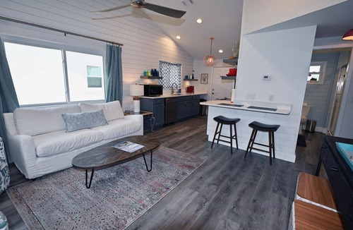Navarre Cottage | Peaceful Waterfront Cottage