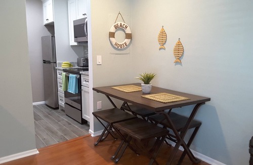 Madeira Beach Condo | Pearl of The Sea, 1 BDRM Condo, 2nd floor, heated pool, 2 min walk to the beach