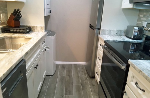 Madeira Beach Condo | Pearl of The Sea, 1 BDRM Condo, 2nd floor, heated pool, 2 min walk to the beach