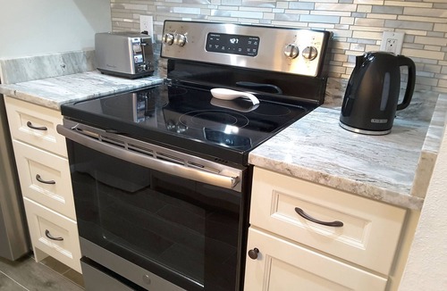 Madeira Beach Condo | Pearl of The Sea, 1 BDRM Condo, 2nd floor, heated pool, 2 min walk to the beach