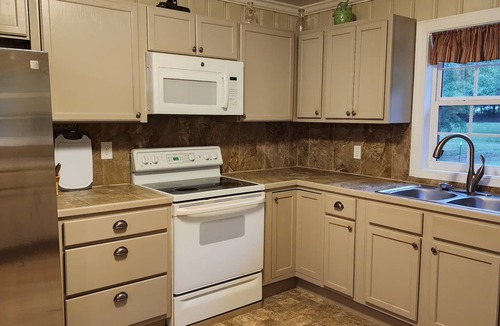 Golden Grove Cottage | Peggy's Cottage - 2BR/1BA, 18 minutes from downtown Greenville