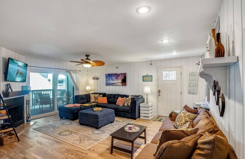 Indian Shores Condo | Pelican Pointe 2C Spacious, Beachside unit, Beautiful Updates