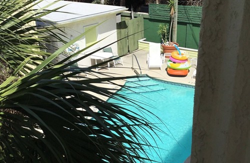 Cocoa Beach Villa | Penguins on the Beach 2BR Steps to Beach & Downtown w/pool Unit 5