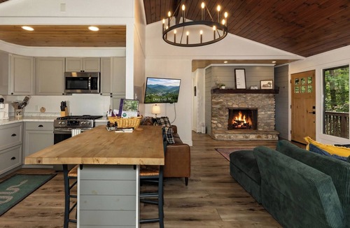 Deep Gap Cabin | Penny Creek Cabin 2 bed 1 bath sleeps 6,Creekside*Hike*Fish*RELAX