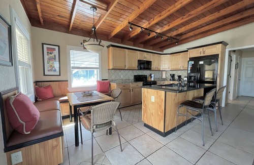 Villa Primera House | Pensacola Beach Cottage- Bikes included, Easy Beach Access!
