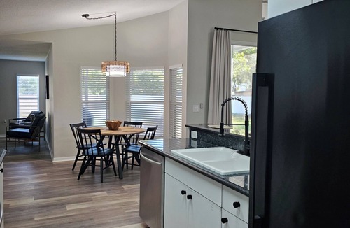 High Point House | Perfect 3-bedroom house with AC in pleasant Spring Hill.