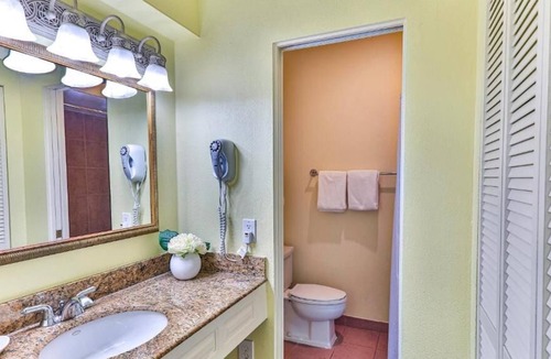 Crystal River House | Perfect Location for Family Getaway! Two Spacious Rooms, Outdoor Swimming Pool