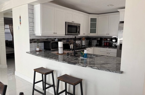 Pinecrest West Park House | Perfect Tampa Getaway! 3 Bed, 2 Bath, Pergola, BBQ Grill & Spacious Yard.