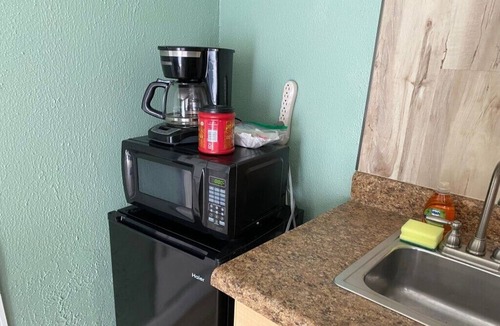 South Gate Ridge Apartment | Pet-Friendly 1BR Sarasota Florida Vacation Rental, Patio, Near Beaches, 2 Guests