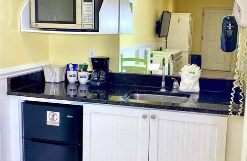 Atlantic Beach Hotel | Pet-friendly, 3 Blocks to Beach, Pool, #303