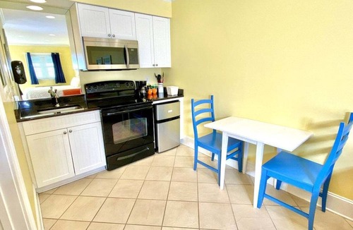Atlantic Beach Hotel | Pet-friendly, 3 Blocks to Beach, Pool, #403