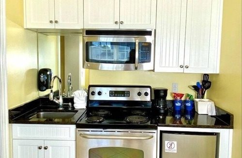 Atlantic Beach Hotel | Pet-friendly, 3 Blocks to Beach, Pool, #501