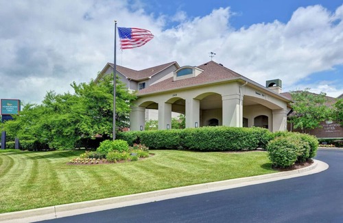 Lexington Hotel | Pet-Friendly Accommodation | Free Parking & Breakfast | 0.8 Mi from Fayette Mall