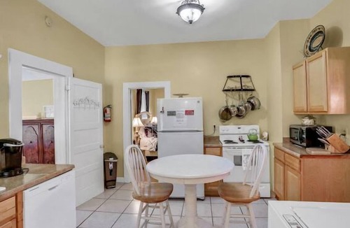 St. Augustine Cottage | Pet friendly, but please check traveling with pets, with short walk to town.