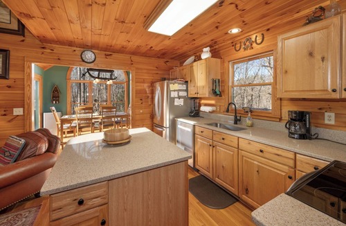 Ferguson Cabin | Pet-Friendly,Cedar Cabin, Spa Tub, WiFi,Fireplace
