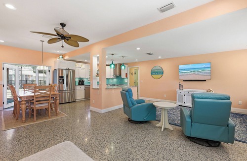 New Smyrna Beach House | 🌞🌴Pet Friendly Home w/Private Pool + Fenced Yard | Sunny Dayz🌴🌞