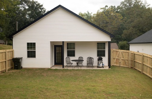 Woodruff House | Pet Friendly Home with fenced yard and 1 Car Garage