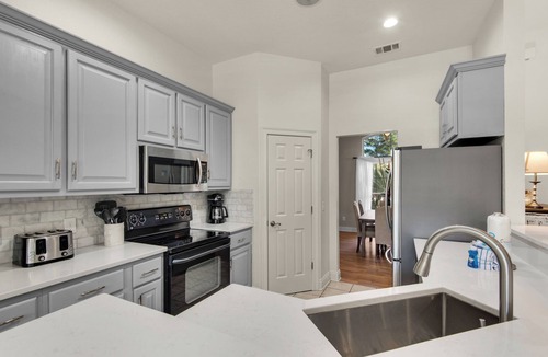 Gulf Pines House | Pet Friendly 🐾 Private Pool | 4 Bikes Included 🚲 Beach Retreat