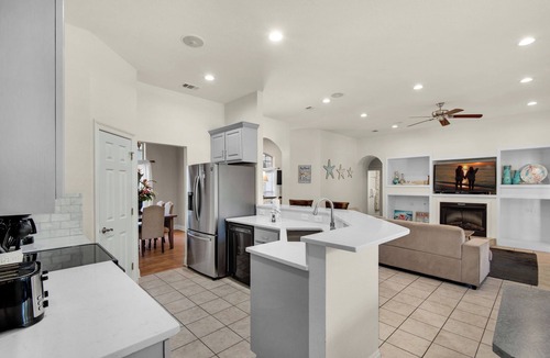 Gulf Pines House | Pet Friendly 🐾 Private Pool | 4 Bikes Included 🚲 Beach Retreat