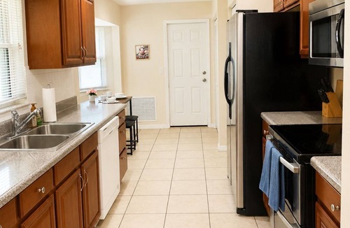 Fellowship House | Pet-Friendly Retreat, 7 Minutes to WEC, Quiet yard