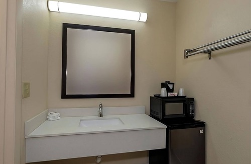 Ellenton Apartment | Pet-Friendly Stay with Outdoor Pool | 13-Mins to Manatee Village Historical Park