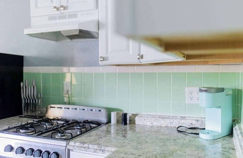 Wildwood Apartment | PG's Bungalow, 1.5 Blocks to Beach and Boardwalk, Pet Friendly