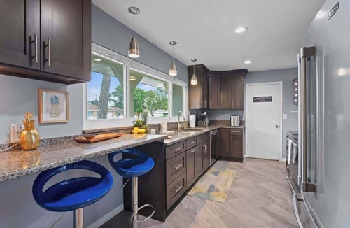 Palma Sola House | Pickleball Court, Hot Tub & Arcade Game Room
