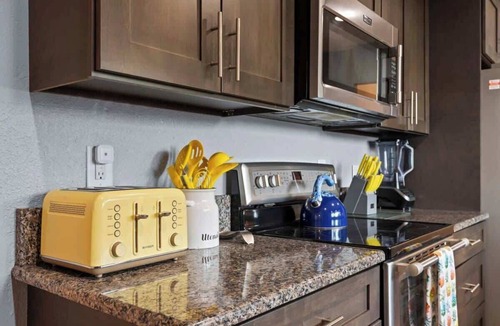 Palma Sola House | Pickleball Court, Hot Tub & Arcade Game Room