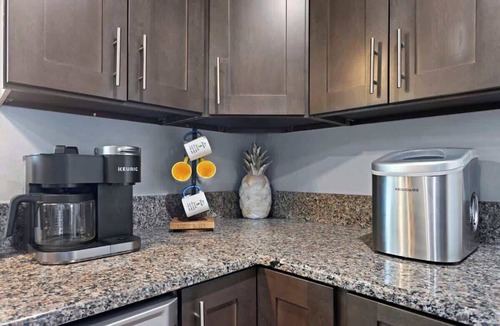 Palma Sola House | Pickleball Court, Hot Tub & Arcade Game Room