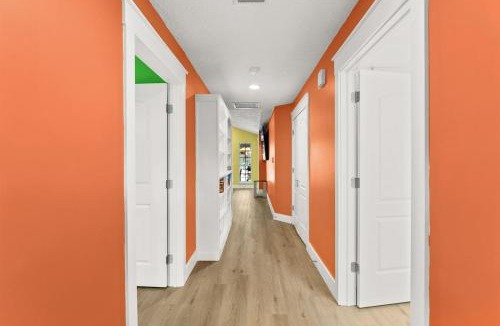 Thomas Drive House | Pickleball, HTD Pool, Mini Golf, Game Room, B Ball